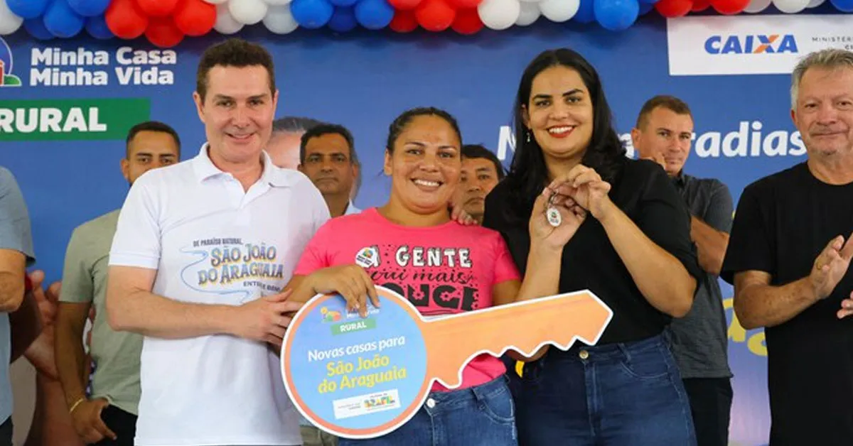 Famílias de São João do Araguaia receberam as chaves de suas novas moradias das mãos do ministro Jader Filho e da prefeita Marcellanne Cristina
