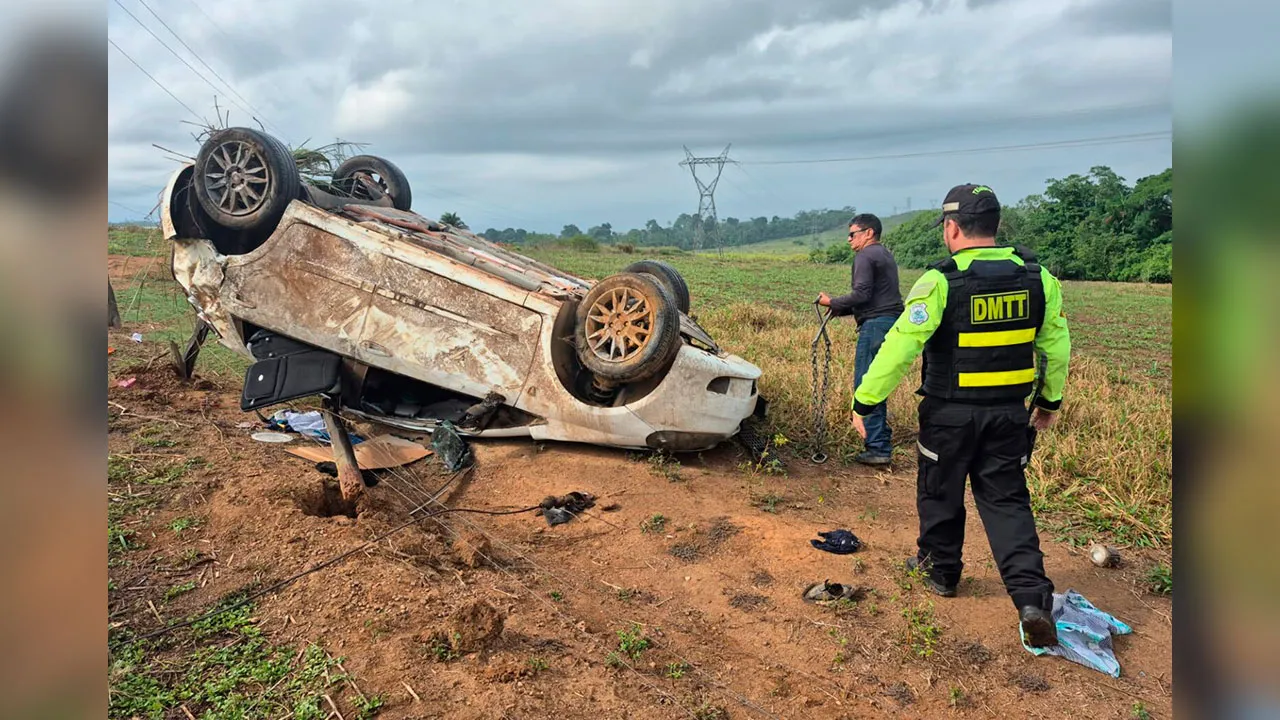 O capotamento ocorreu por volta das 7h da manhã do sábado, dia 11 de outubro
