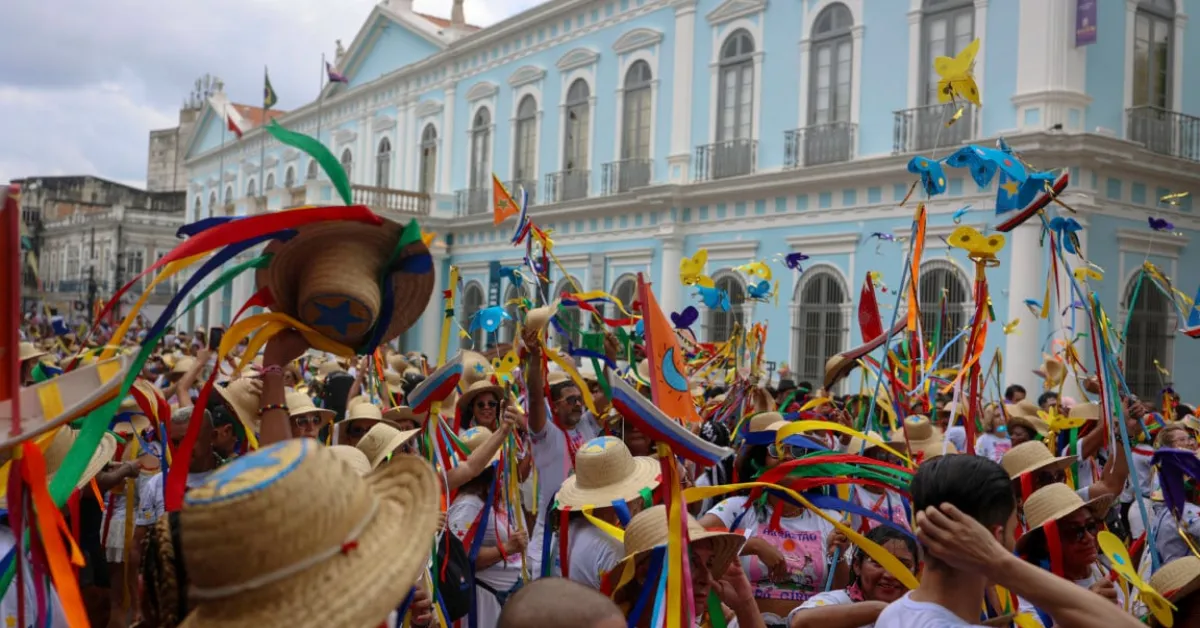 Vai ao Arrastão do Círio? Veja por onde passa o cortejo e o que muda no trânsito de Belém neste sábado.