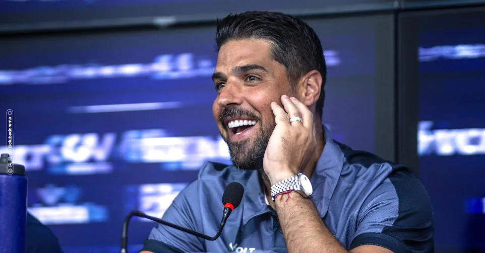 Treinador segue com tudo no comando azulino, pelo menos fora de Belém
