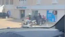 Vídeo mostra a ação da dupla no assalto no estacionamento