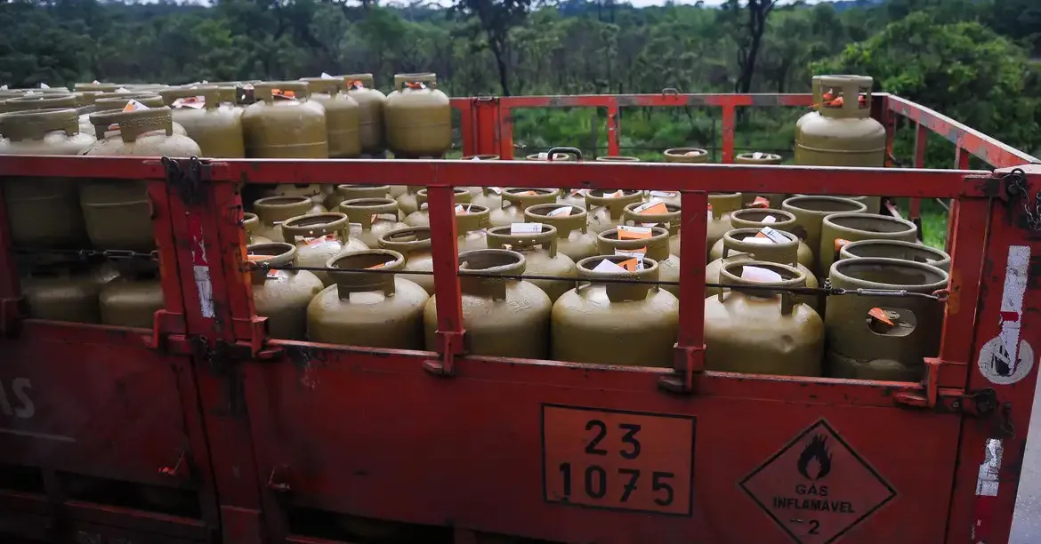 A previsão inicial é atender cerca de 4,5 milhões de famílias.