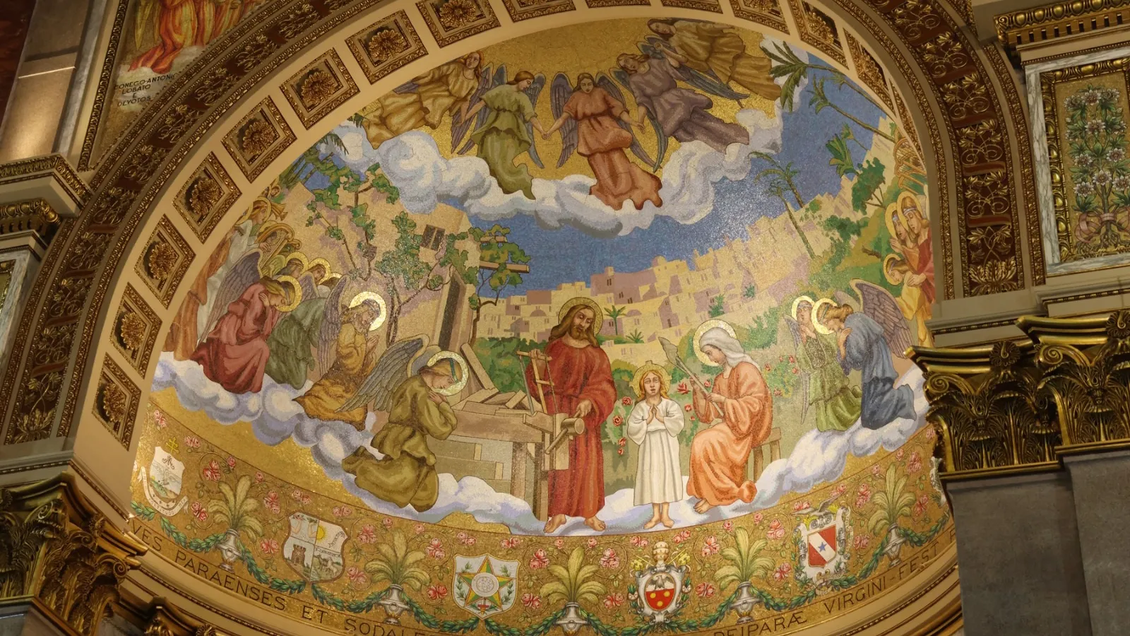 Parte interna da Basílica restaurada foi entregue