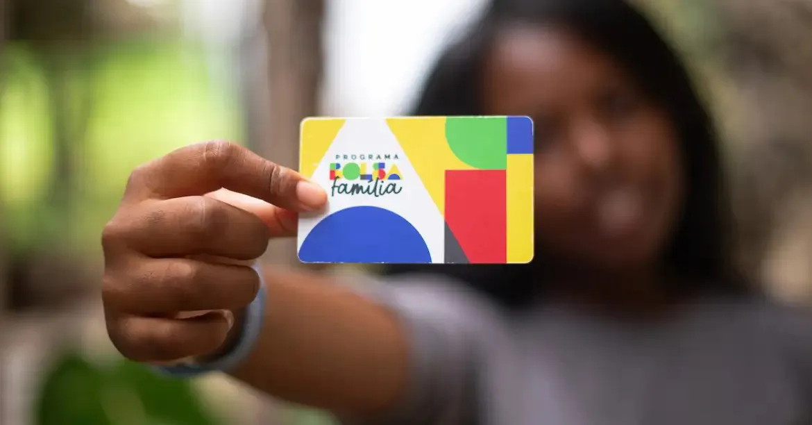 No modelo tradicional do Bolsa Família, o pagamento ocorre nos últimos dez dias úteis de cada mês.
