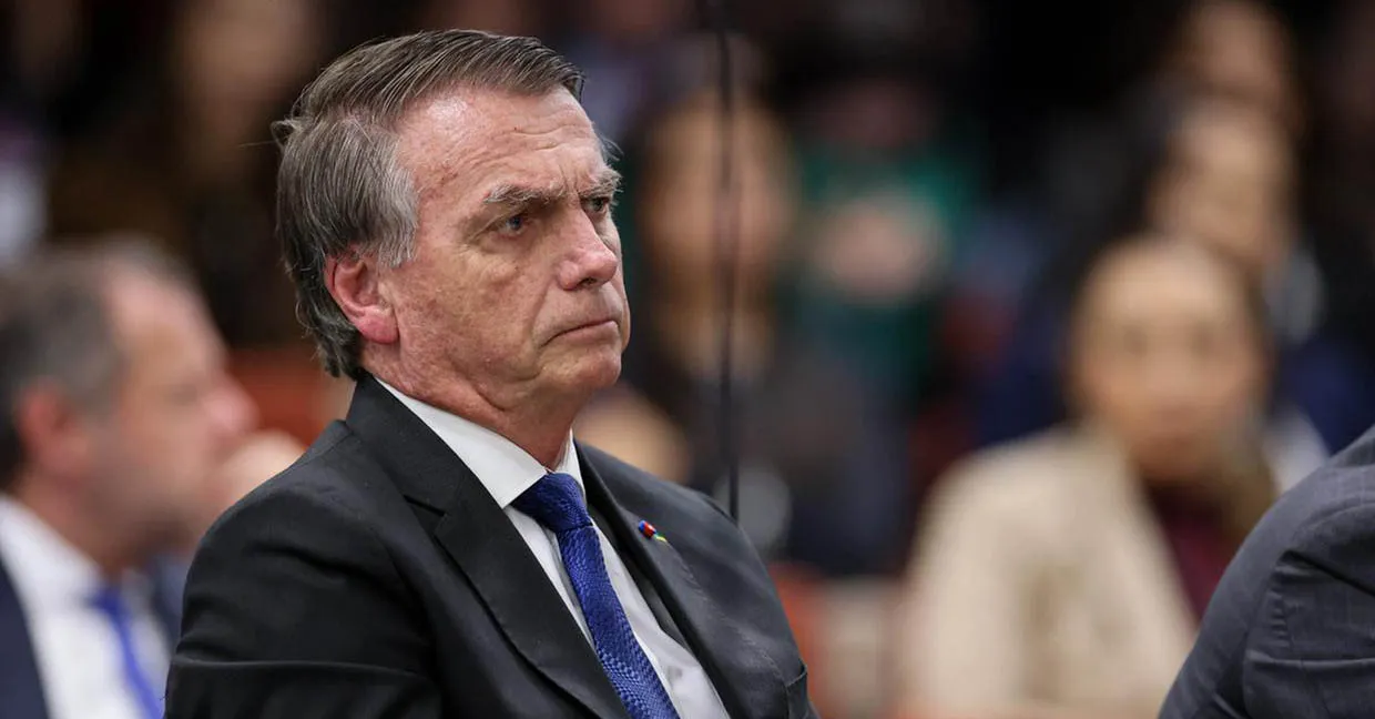 Bolsonaro foi condenado a mais de 27 anos de prisão por tentativa de golpe de Estado em 2022 e cumpre prisão domiciliar desde agosto.