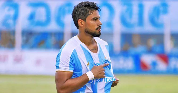 O lateral-direito Bryan Borges ,