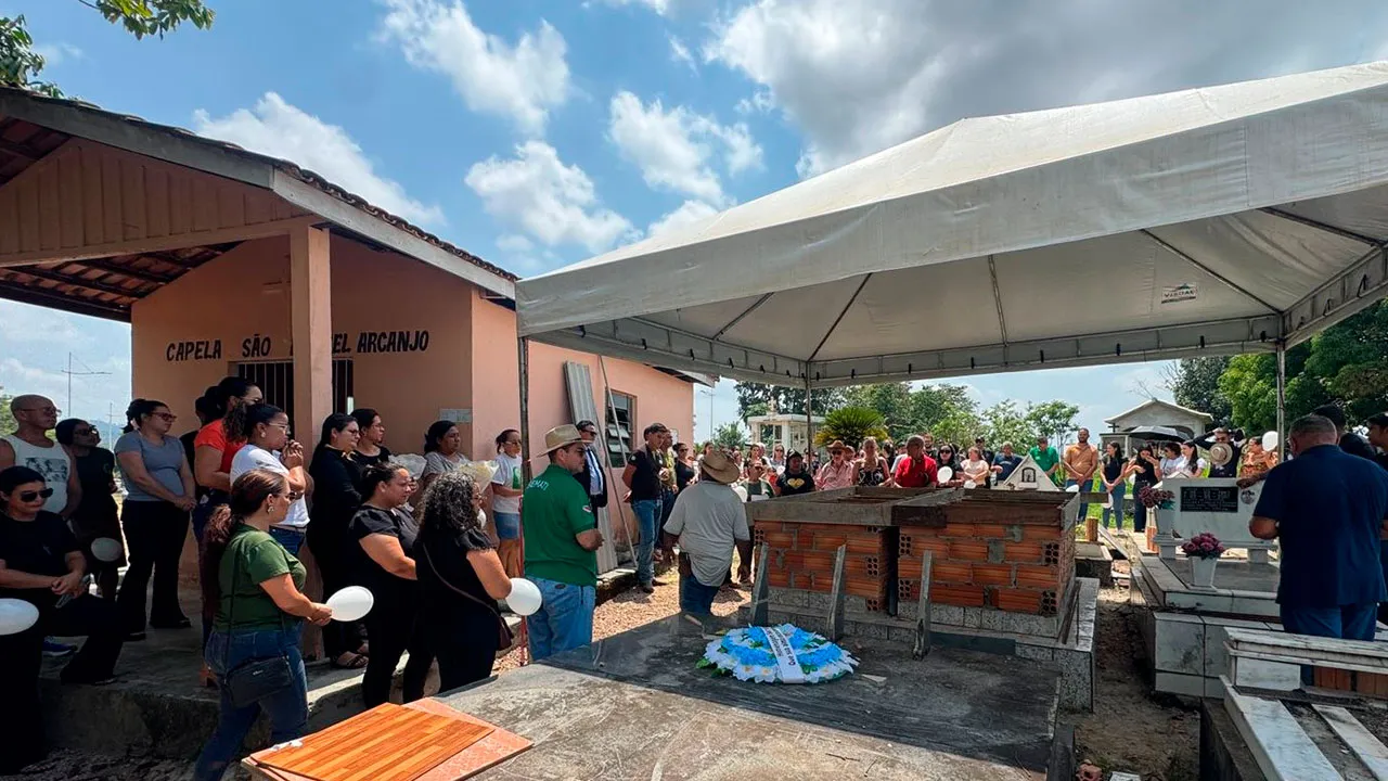 Reconhecidos por mais de quatro décadas de dedicação às áreas da Saúde e Educação, o falecimento da dupla representa uma perda inestimável para a comunidade local.
