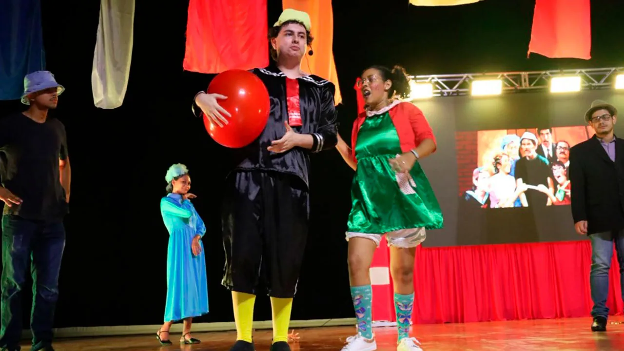 Apresentação da Turma do Chaves foi um dos destaques do evento que salientou a importância da infância sem tela