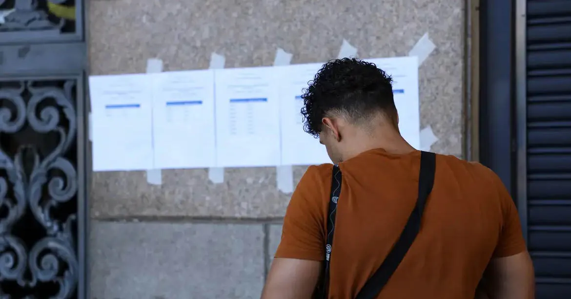 Os documentos reúnem informações sobre a aplicação da prova discursiva, a avaliação de títulos e os procedimentos de verificação para cotas.