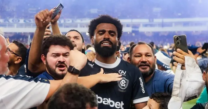 Caio Vinícius foi o dono do meio campo azulino.