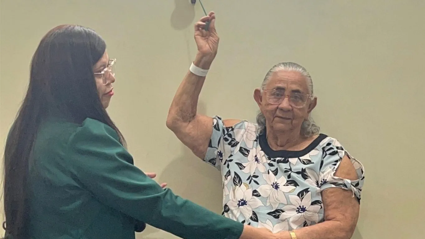 Encaminhada em 2018 pela rede de saúde de seu município, ela passou por todas as etapas necessárias, incluindo hormonioterapia, quimioterapia e radioterapia.