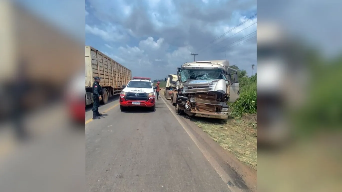 A colisão resultou em danos materiais, mas, felizmente, não deixou feridos.