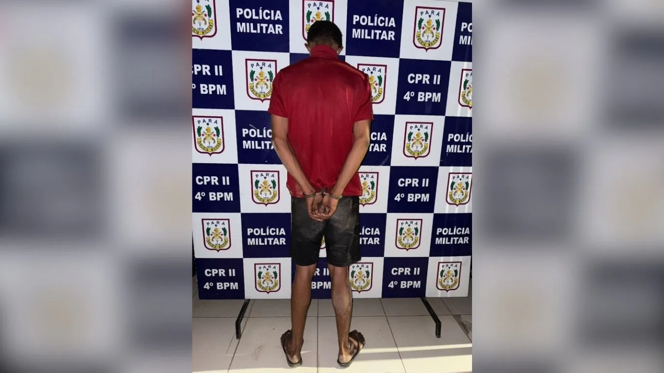 A ação foi realizada por policiais do 4º Batalhão da Polícia Militar (BPM), após denúncia anônima recebida pelo disque-denúncia.