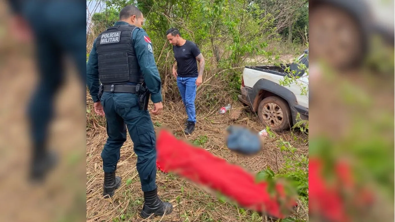 Polícia Militar e equipe da Polícia Civil durante atendimento à ocorrência na zona rural de Rio Maria, onde duas pessoas morreram após acidente na Vila Betel