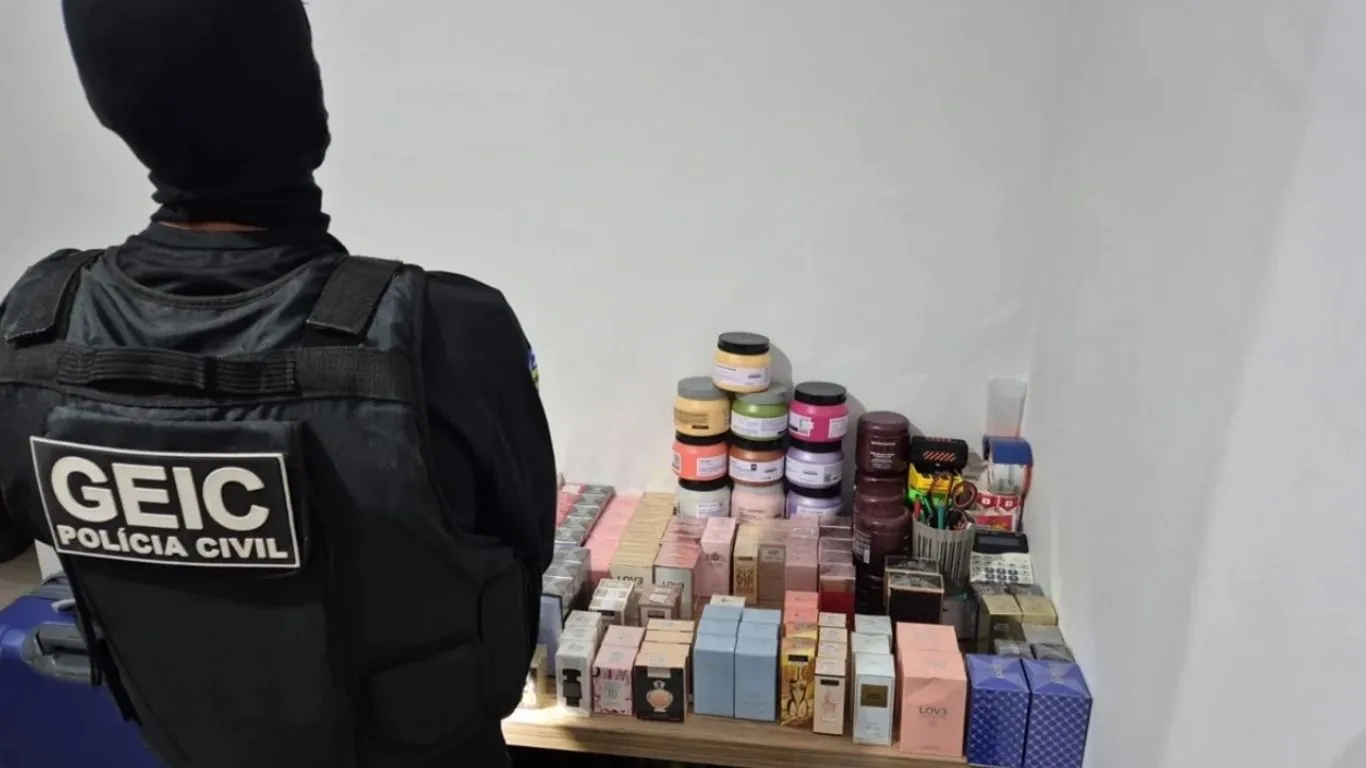 Na residência dos acusados, os investigadores encontraram um vasto estoque de produtos