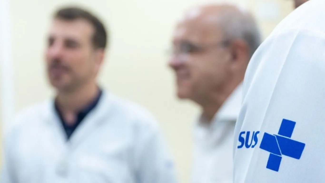 A escolha dos médicos será realizada por meio de um processo seletivo que busca preencher vagas em especialidades essenciais, como pediatria, ginecologia e obstetrícia, psiquiatria, entre outras.