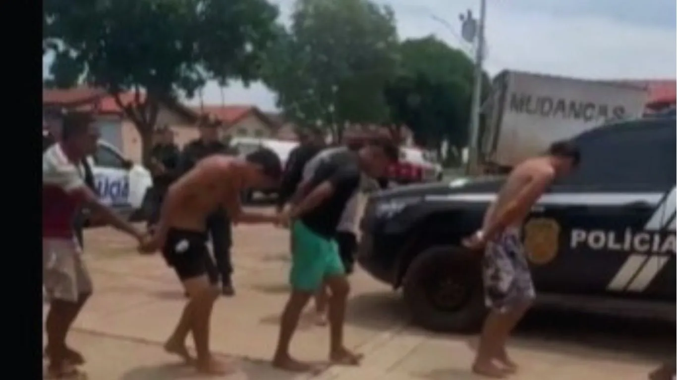 Suspeitos foram conduzidos à Delegacia