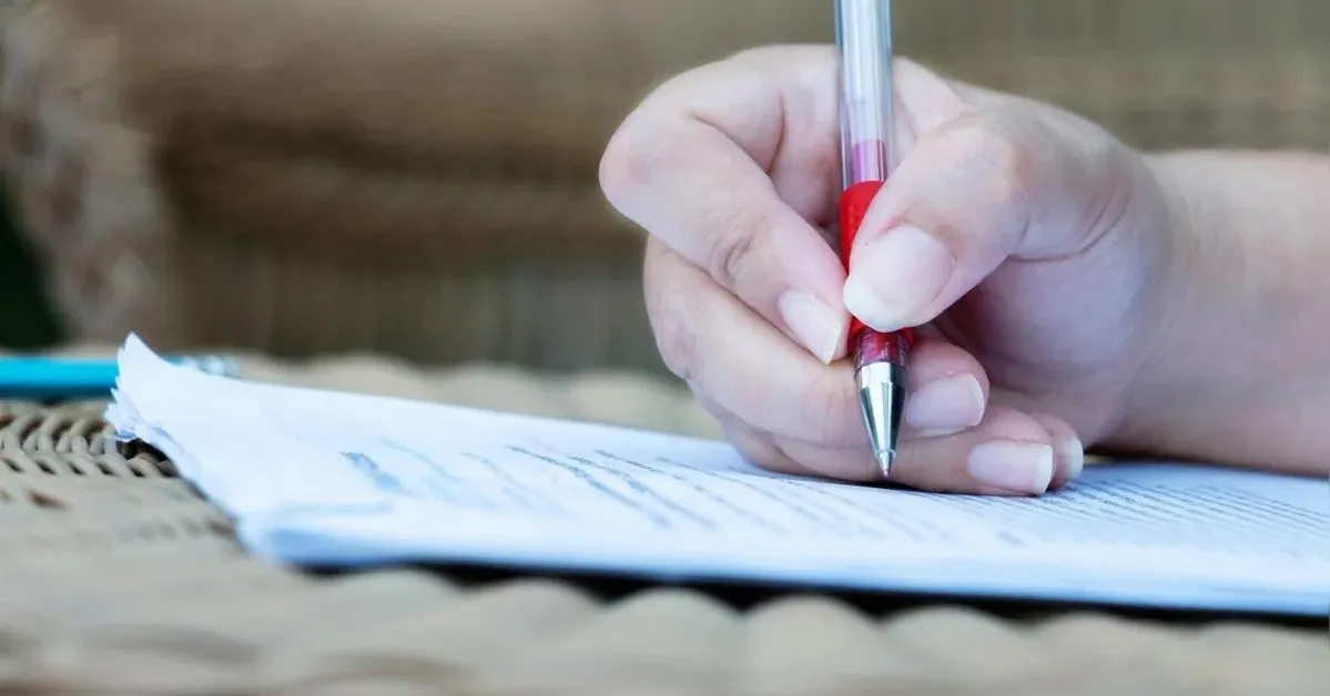 A Justiça Federal garante adaptações em concursos para candidatos com TDAH e dislexia, promovendo igualdade de condições nas provas.