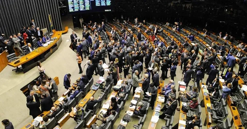 Depois de duas semanas de recesso branco, deputados e senadores medirão a temperatura política