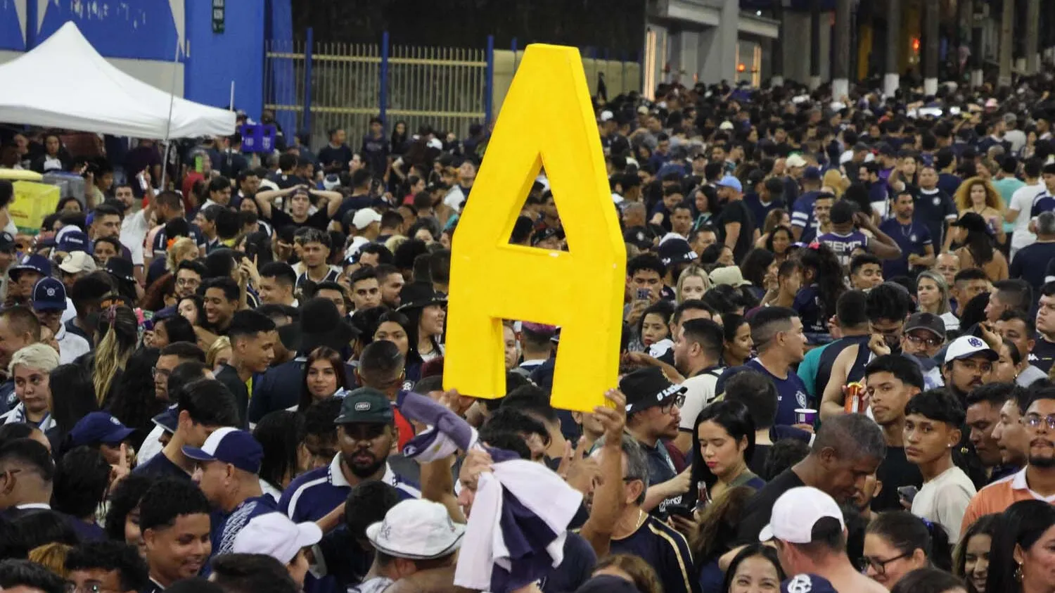 Comemoração da torcida do Remo pelo acesso à serie A do Campeonato brasileiro.
