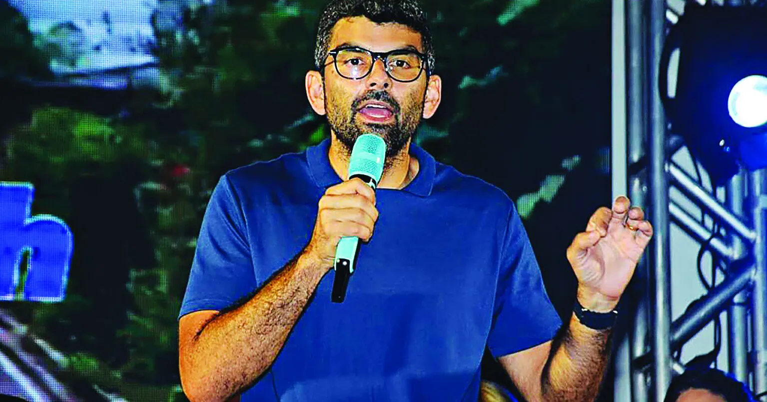 De acordo com a denúncia, um dos sócios da construtora Santa Cruz é vizinho do prefeito Daniel Santos
