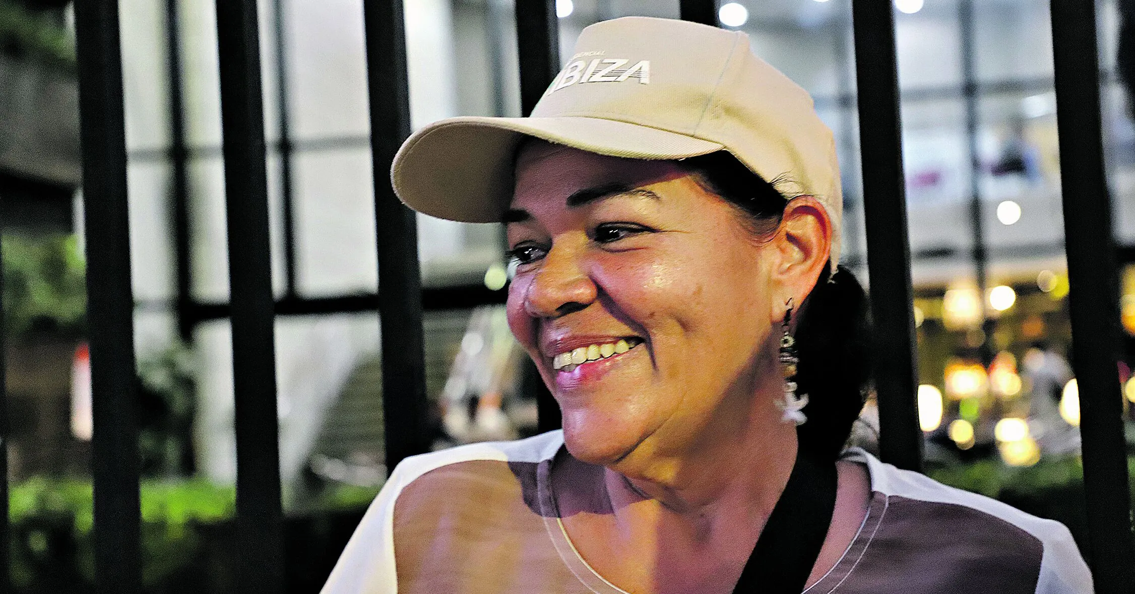 Sem a diva por lá, fãs como Daniele Mendonça esperavam por qualquer movimento no hotel para tentar um contato