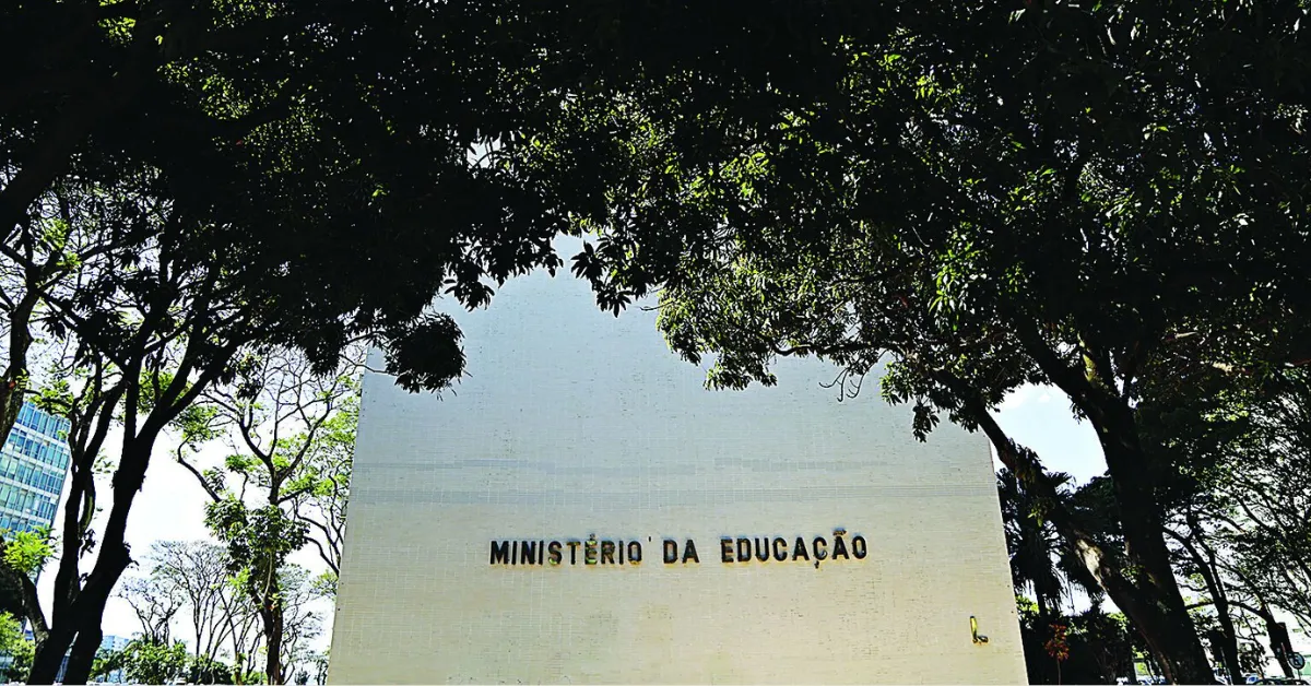 A intenção é ampliar o quadro de pessoal para permitir a expansão dos ensinos técnico e superior no país, com a inauguração de 100 novos institutos federais