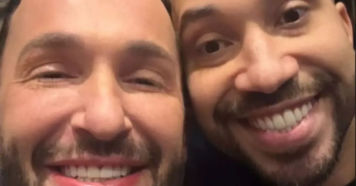 Gil do Vigor e Diego Hypolito são clicados juntos no Teatro Renault, em São Paulo, e levantam rumores de romance.