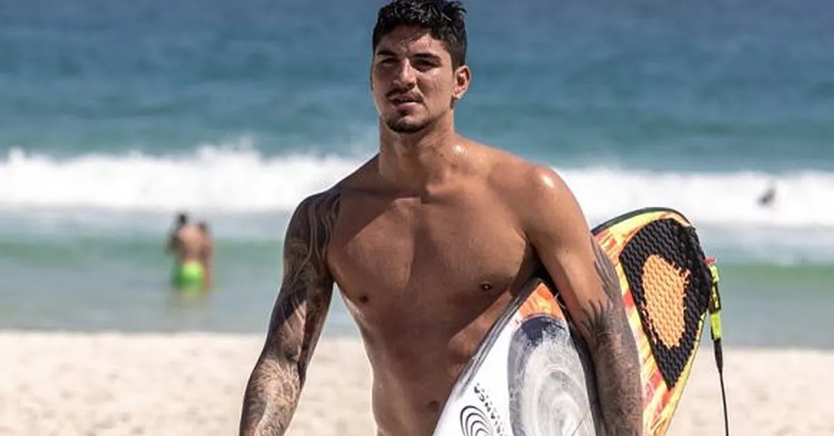 Gabriel Medina assume romance com influenciadora.