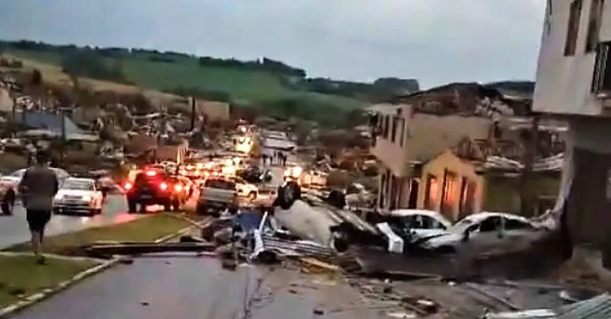 Cenário de destruição em Rio Bonito do Iguaçu