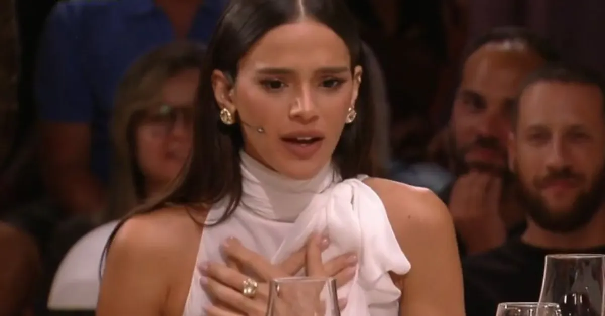 Bruna Marquezine durante participação no programa Angélica ao Vivo, onde refletiu sobre chegada dos 30 anos e pressões sobre mulheres na indústria.