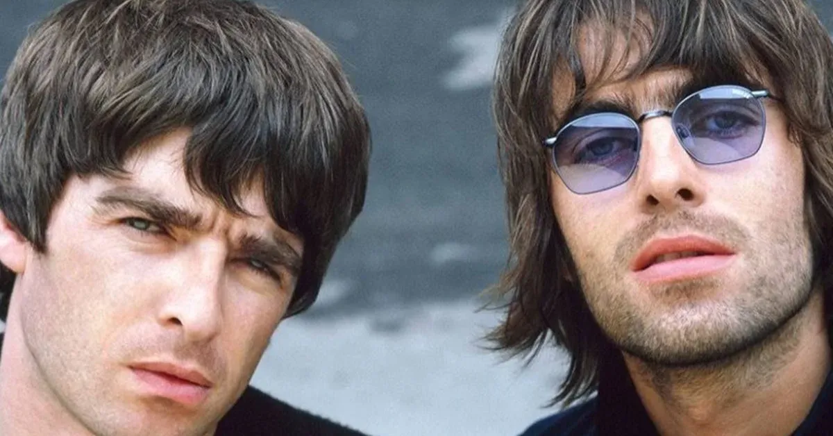 Fãs aguardam a volta do Oasis ao palco do Morumbis, em São Paulo, após mais de uma década de ausência no Brasil.