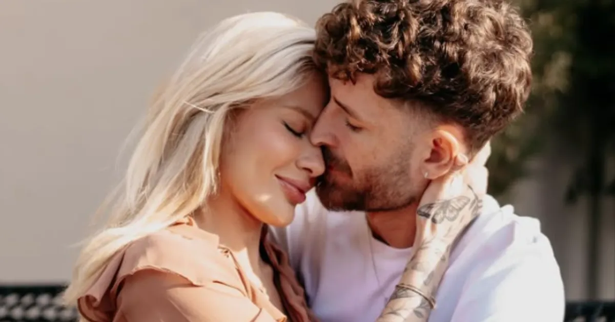 Karoline Lima e Léo Pereira anunciam volta do namoro com declaração conjunta nas redes sociais.