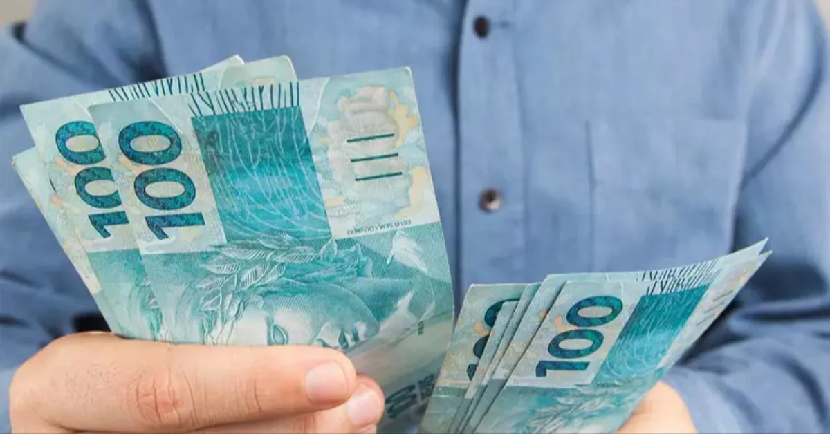 Descubra como os astros influenciam seu signo em outubro, trazendo oportunidades financeiras e crescimento profissional