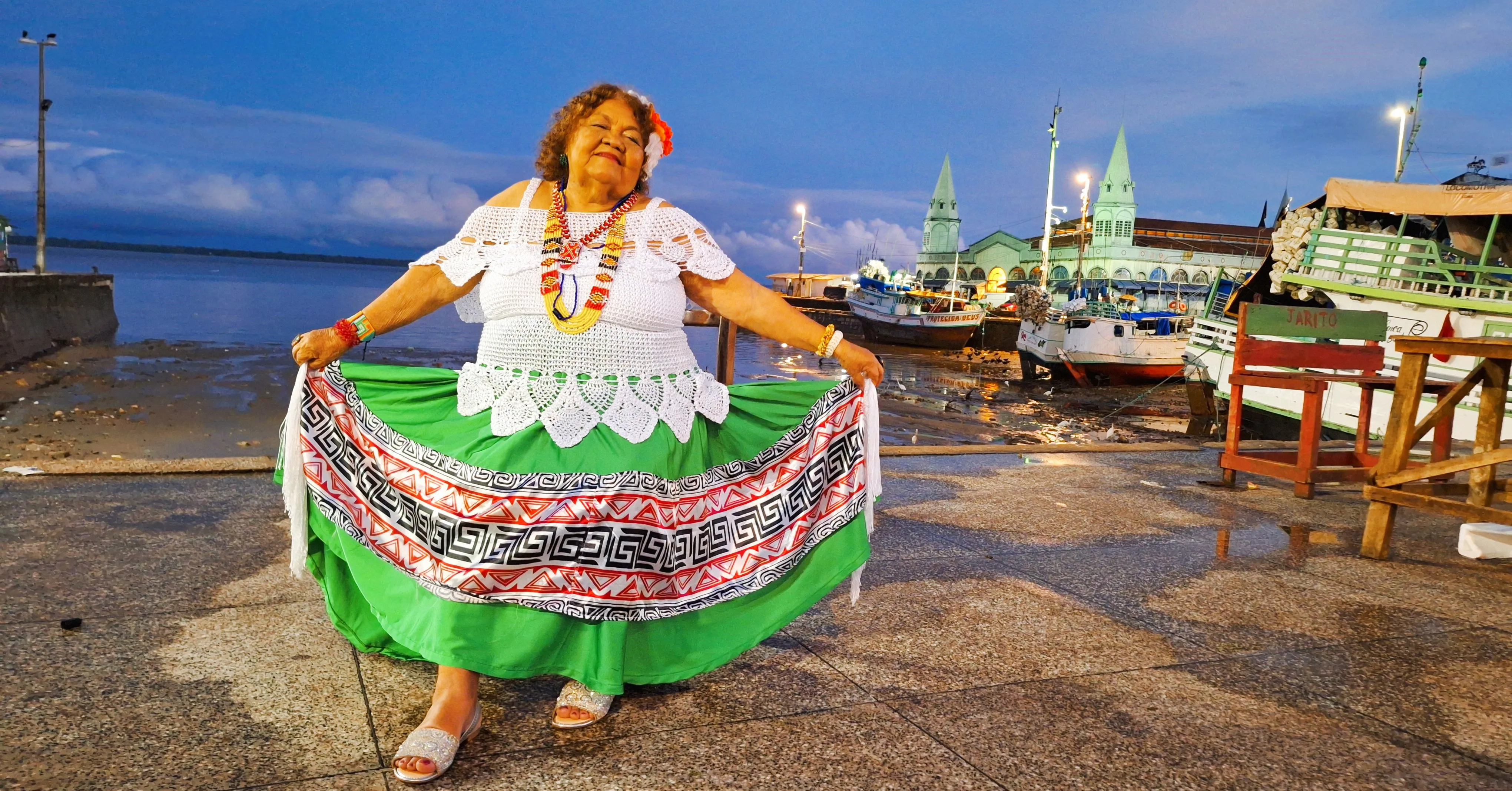 O evento conta com nomes de destaque da música regional como Dona Onete (foto), considerada patrimônio cultural imaterial do Pará, e o icônico Pinduca, conhecido como Rei do Carimbó.