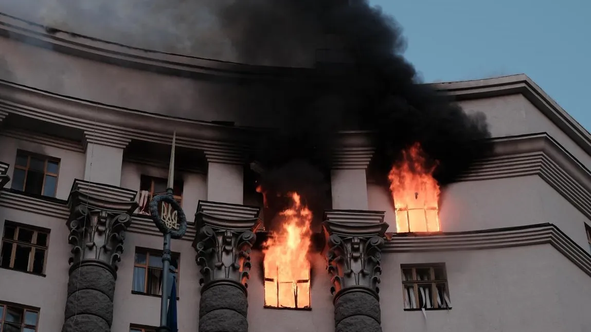 Ataques russo destruíram prédio de Kiev