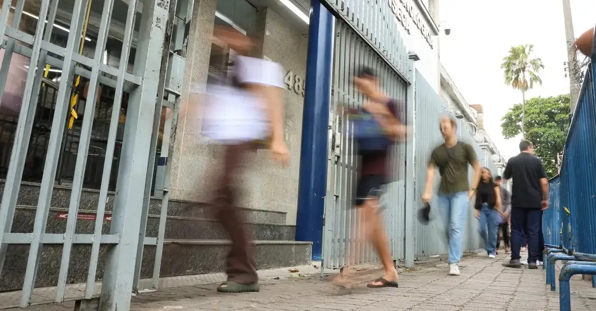 O exame deste domingo concentra as provas de Linguagens e Códigos, Ciências Humanas e a tão aguardada Redação