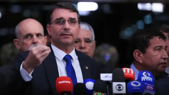 Filho 01 do Bolsonaro atacou Moraes