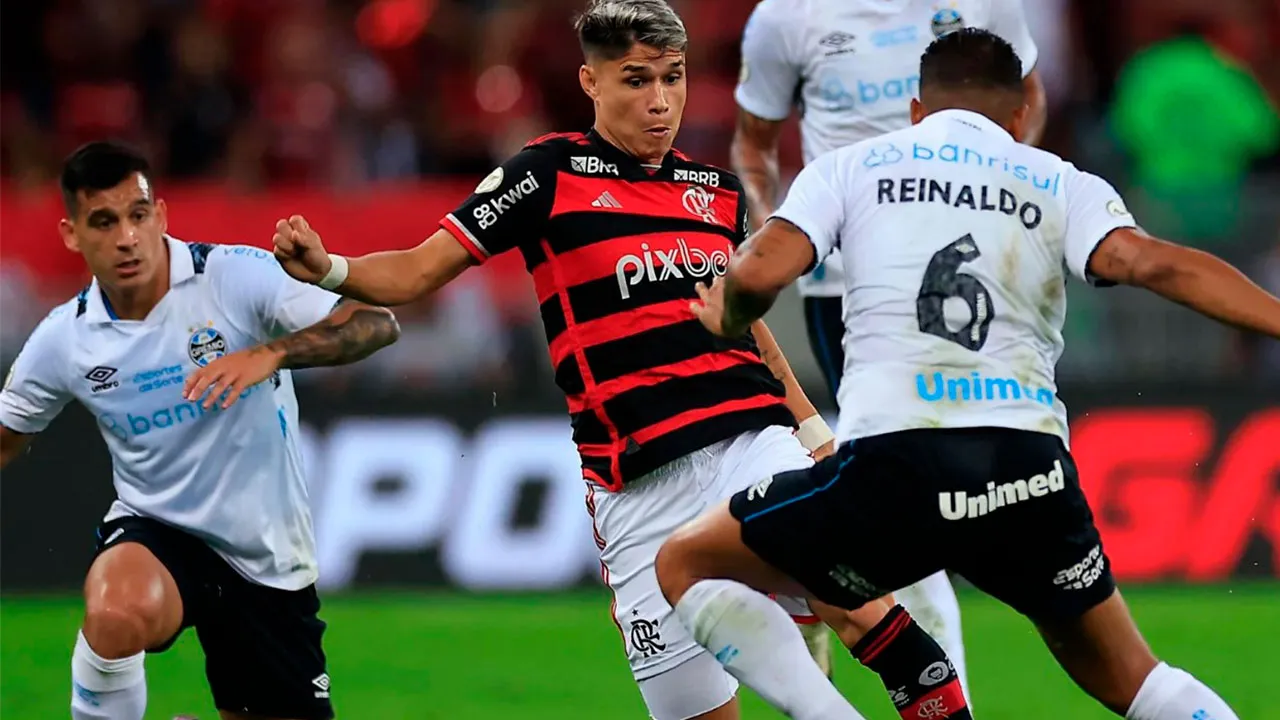 O histórico recente do confronto é amplamente favorável ao Flamengo. Nos últimos 10 jogos, o Rubro-Negro venceu seis, empatou um e perdeu três.