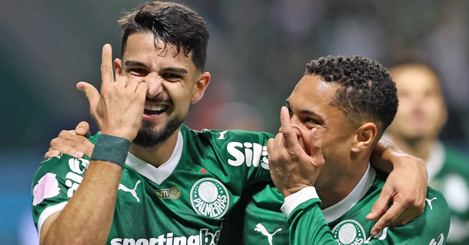 Flaco Lópes (esquerda) e Vitor Roque (direita) vivem fase goleadora e são a esperança do Palmeiras na Libertadores