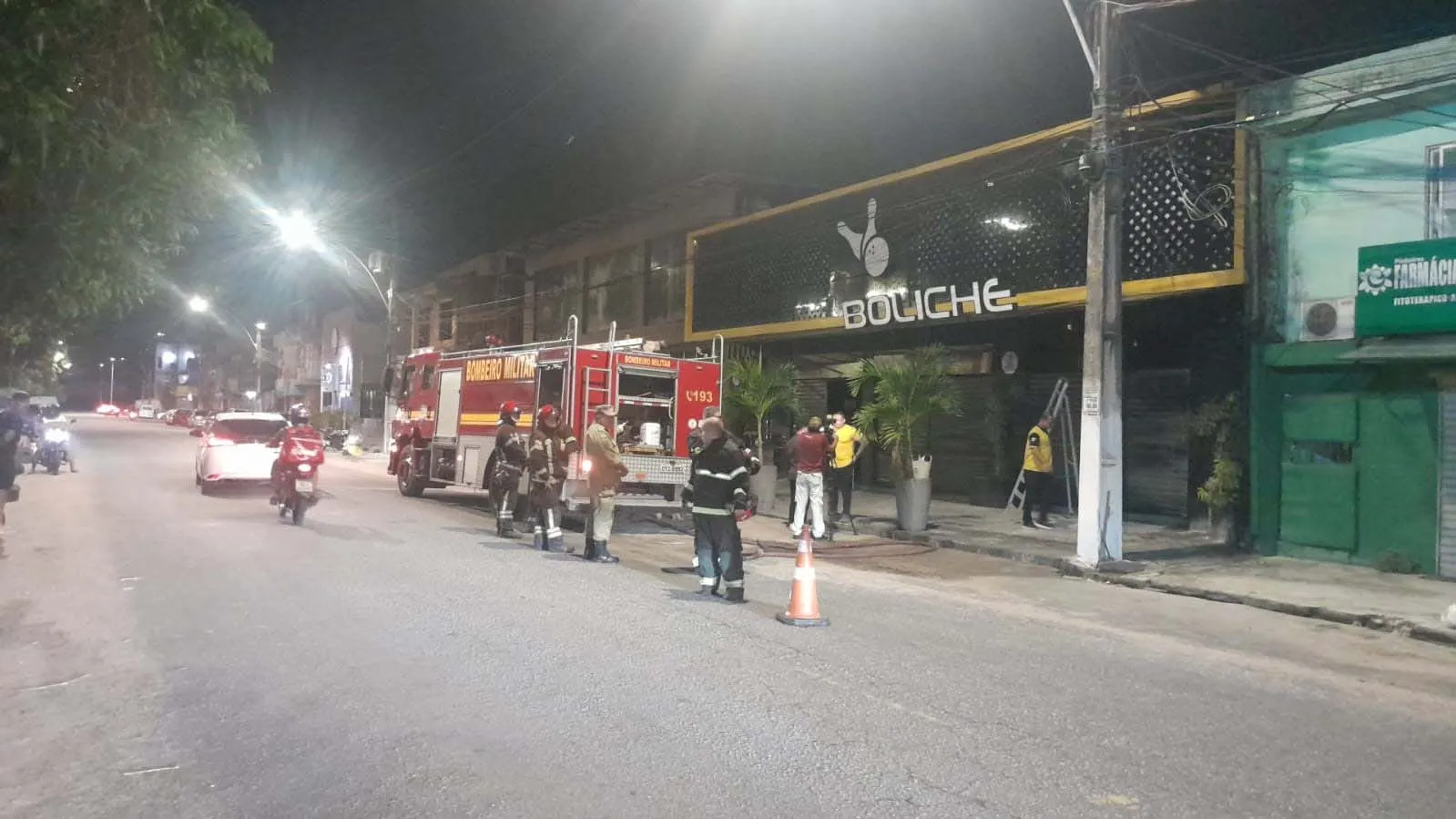 Bombeiros controlaram as chamas