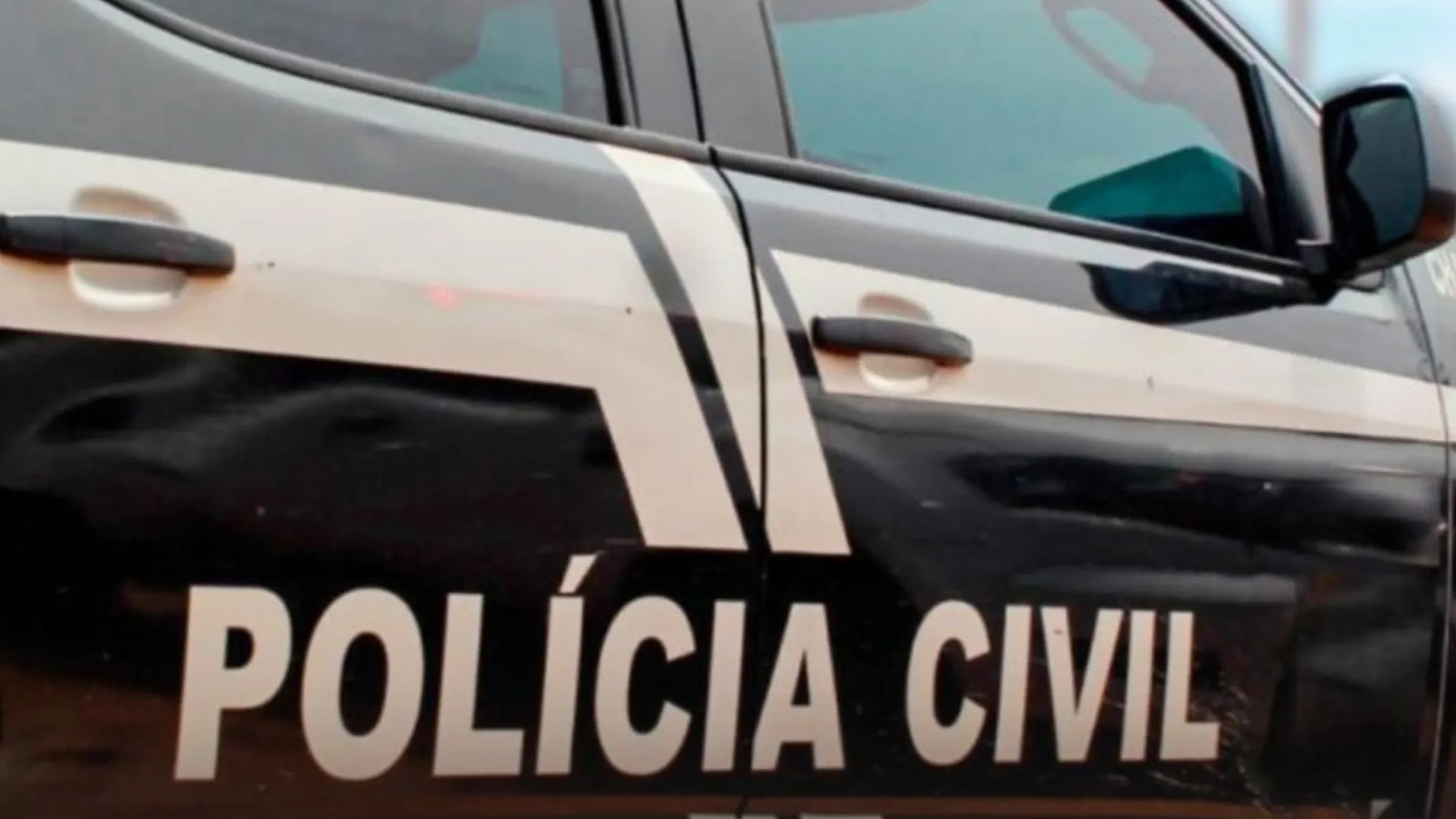 Quatro suspeitos de roubo com refém são presos em Tucumã após ação rápida da polícia. Itens roubados foram recuperados e restituídos à vítima.