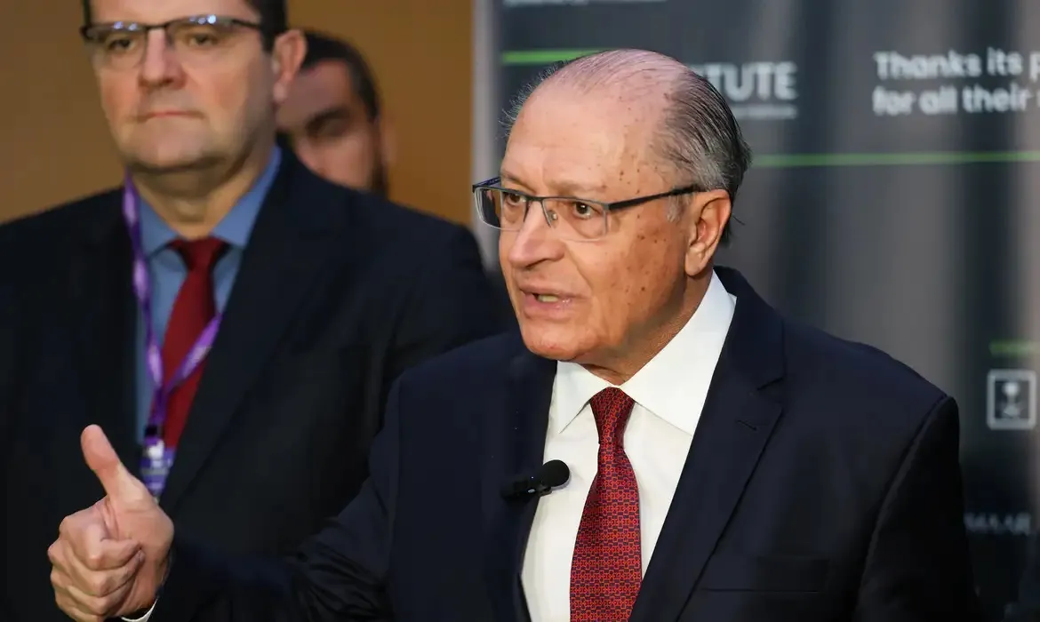 Geraldo Alckmin segue em missão para frear tarifaço
