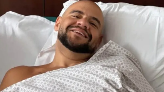 Gominho na cama do hospital após crise
