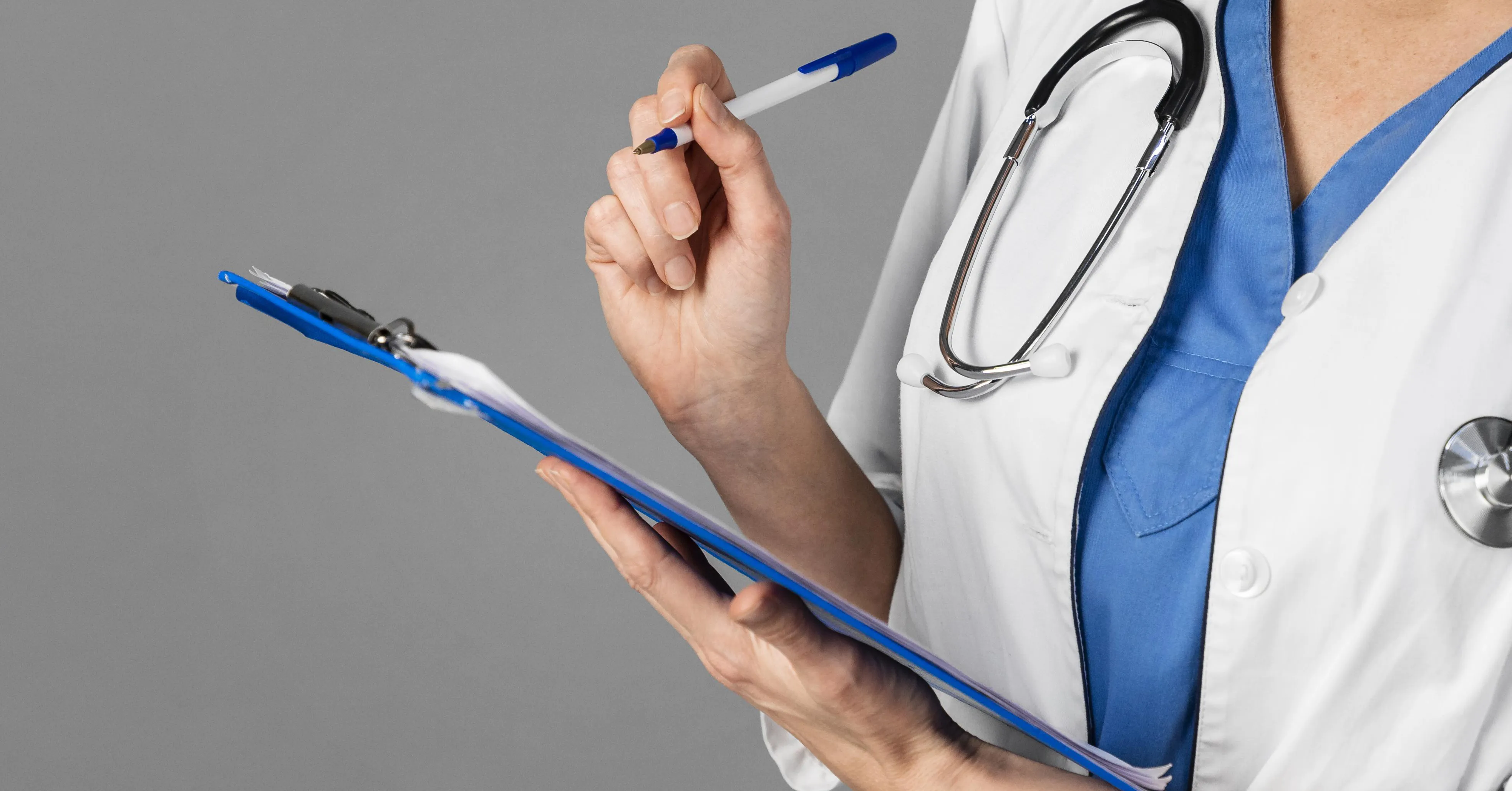 Dr. Responde: uso da IA levanta alertas sobre os riscos da automedicação, erros em diagnósticos e agravamento de doenças.