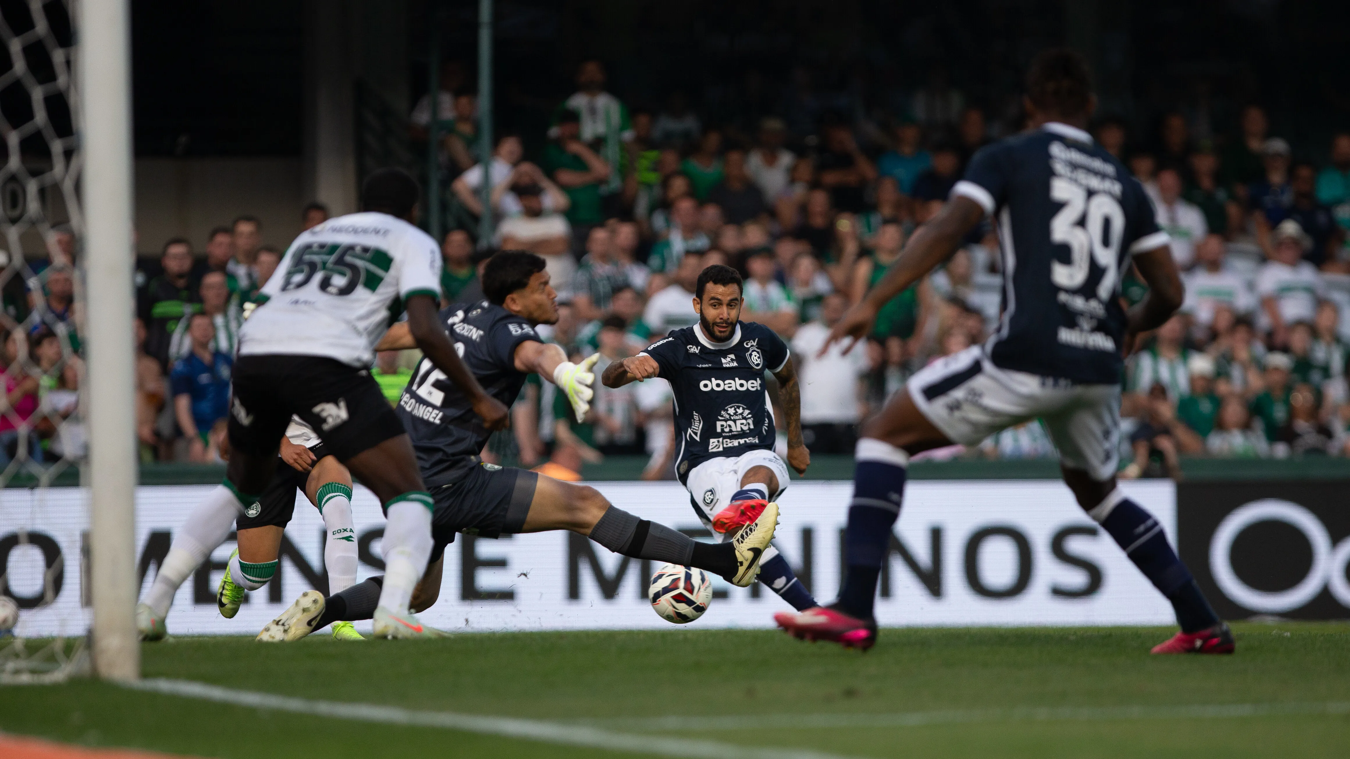 Coritiba e Remo não saem do 0x0 neste sábado (23).