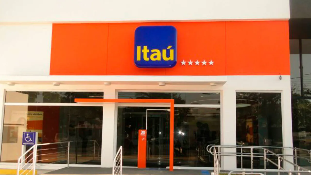 As dispensas ganharam visibilidade ainda pela manhã, com publicações nas redes sociais de funcionários e ex-funcionários