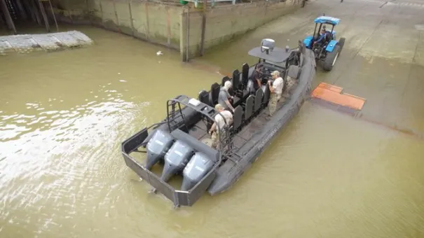 Lancha tática da PF já nas águas dos rios de Belém