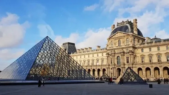 Roubo no Louvre teria sido coisa de cinema