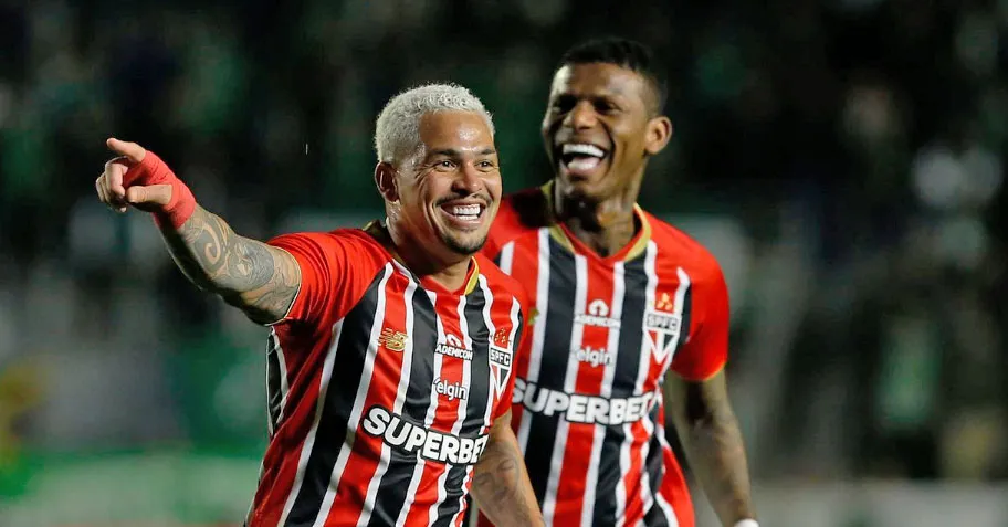 Já pensou depender do rival para não cair?